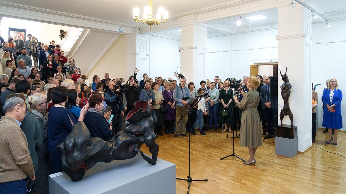 Фото Скульптуры всемирно известного скульптора Даши Намдакова впервые в Новосибирском художественном музее 2